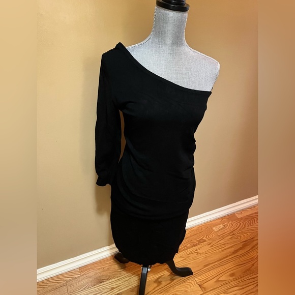 One Sleeve Black Le Chateau Dress - Picture 3 of 6